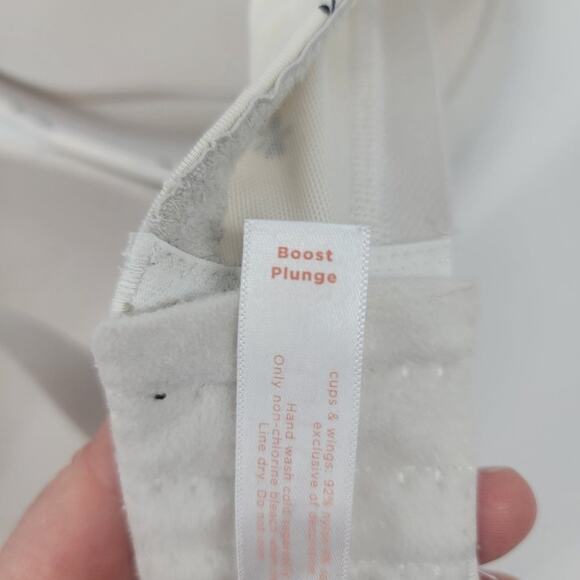 Cacique White Black Floral Boost Plunge Underwire Bra Size 38DD - Picture 3 of 4